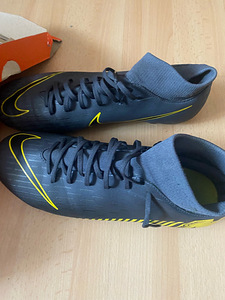 Nike football boots (2 foto / 2)