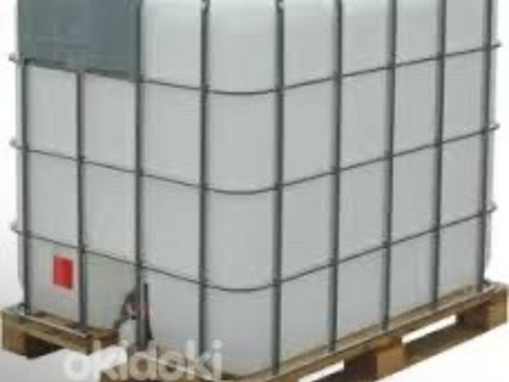Пластмассовый кубик для воды