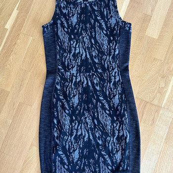 Calvin Klein kleit, s L