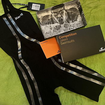 Jaked Swimsuits (гидрокостюм)