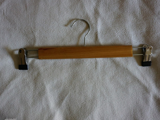 Riidepuud klambritega 4 tk 33cm, 0,50€/tk