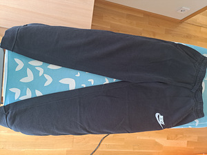Nike dressid 147-158cm (1 foto / 2)