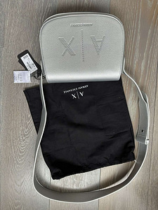 Täiesti uus Armani Exchange käekott. Medium crossbody bag. S (2 foto / 6)
