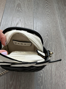 Маленькая сумочка в форме ананаса, Zara. Носили мало, как новые. (3 фото из 4)