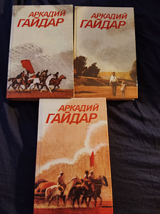 Продам книги (8 фото из 10)