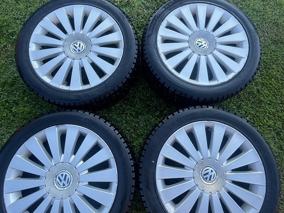 VW 17" 5x112 originaalveljed naastrehvidega