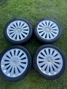 VW 17" 5x112 originaalveljed naastrehvidega (1 фото из 5)