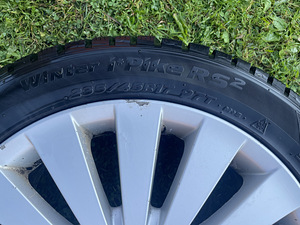 VW 17" 5x112 originaalveljed naastrehvidega (4 фото из 5)