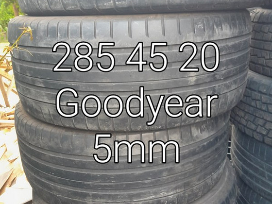 285 40 20
