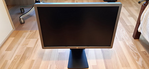 HP 24' и Dell 23' мониторы (6 фото из 10)
