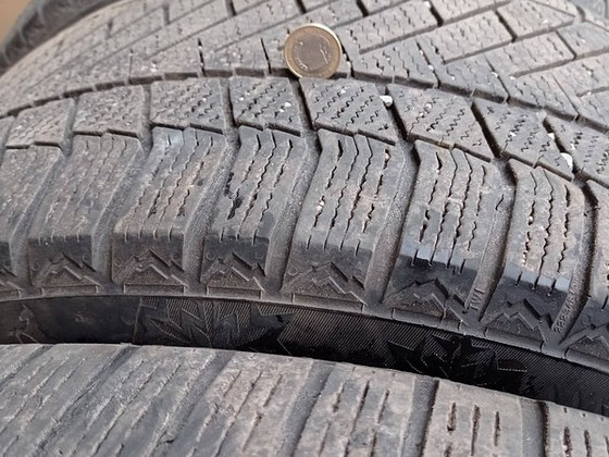 Шины Continental пластинчатые 275/45 R20 б/у