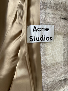 Nagu uus Acne Studio mantel (3 foto / 5)