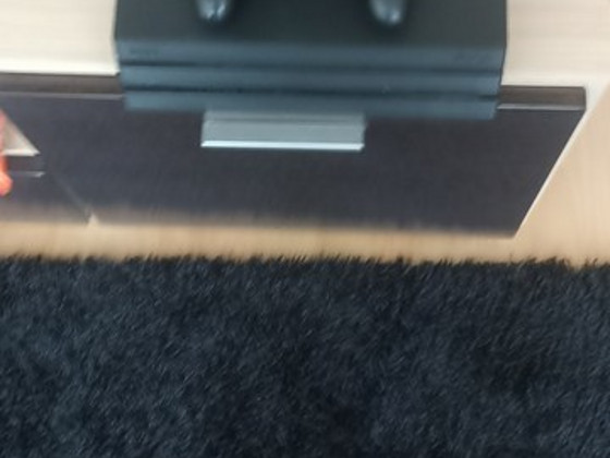 PlayStation 4 PRO 1ТБ в хорошем состояни.и два джойстика