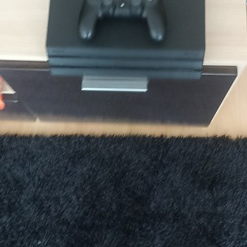 PlayStation 4 PRO 1ТБ в хорошем состояни.и два джойстика