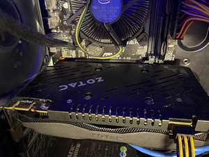 GeForce® GTX 950 AMP! Edition (3 фото из 5)