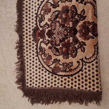 Komplekt - pleed diivanile 2 x 1,5m ja toolidele (2 tk)