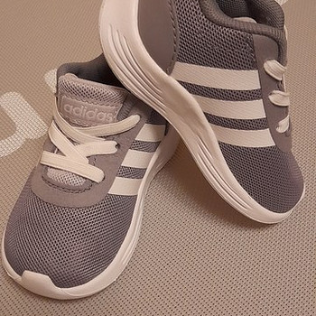 Adidase laste tossud