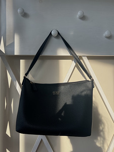 Guess (1 foto / 1)