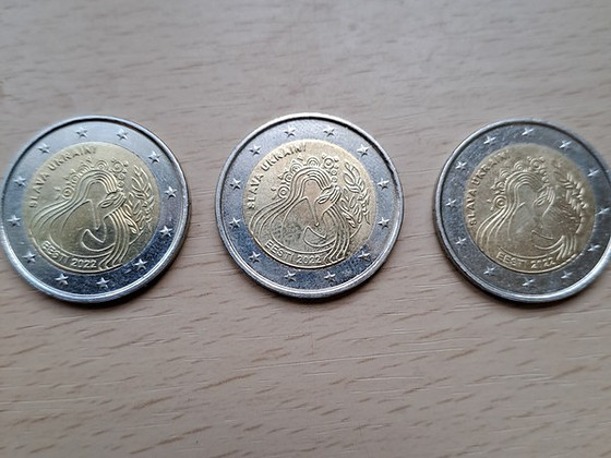 2 монеты + 1 в подарок