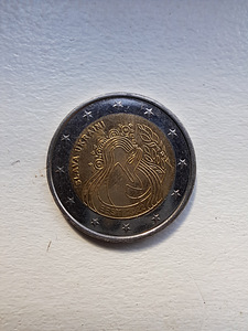 2 монеты + 1 в подарок (2 фото из 2)