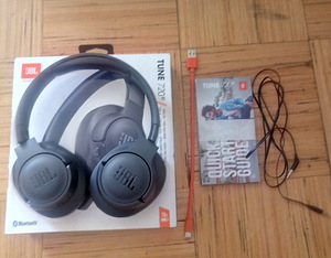 Müüa kõrvaklapid JBL TUNE 720BT (1 foto / 2)