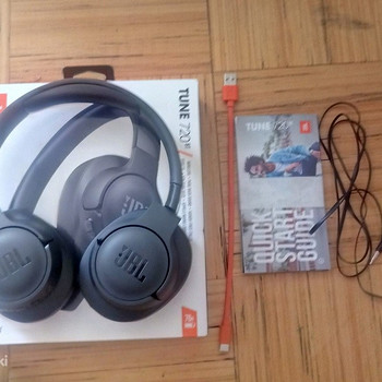 Наушники JBL TUNE 720BT в продаже