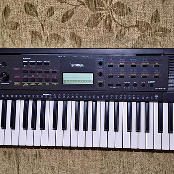 Süntesaator Yamaha PSR-E273