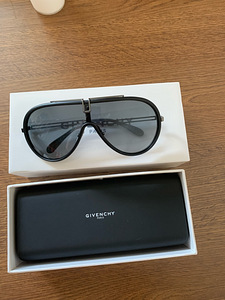 Givenchy (1 foto / 3)