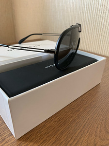 Givenchy (3 foto / 3)
