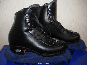 Iluuisud RIEDELL 25 TS (1 foto / 2)