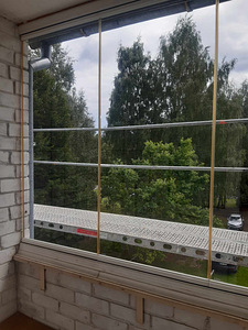 Продам балконные стекла (1 фото из 3)