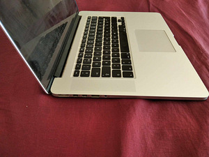 MacBook Pro (Retina, 15-inch, Mid 2015) (3 foto / 4)