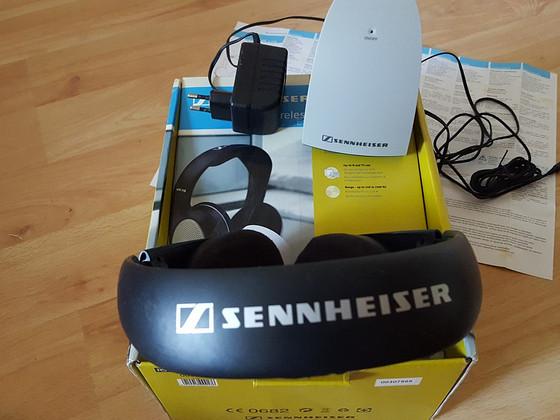 Juhtmeta Sennheiser RS 110 kõrvaklapid