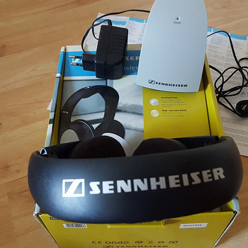 Juhtmeta Sennheiser RS 110 kõrvaklapid