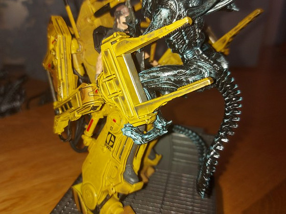 Компьютерная игра+фигурка Alien Colonial Marines Limited Edi