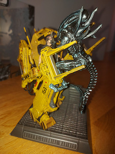 Компьютерная игра+фигурка Alien Colonial Marines Limited Edi (1 фото из 4)