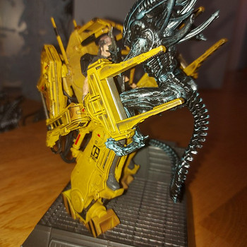 Компьютерная игра+фигурка Alien Colonial Marines Limited Edi