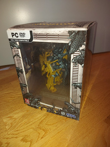 Компьютерная игра+фигурка Alien Colonial Marines Limited Edi (2 фото из 4)