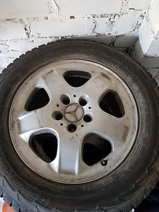 Продам шипованную резину Hankook на дисках ML (1 фото из 3)