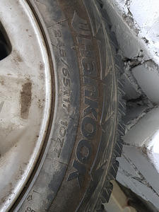 Продам шипованную резину Hankook на дисках ML (2 фото из 3)