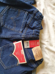 Новые джинсы для девочек Levi's s152. (2 фото из 4)