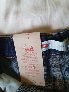 Новые джинсы для девочек Levi's s152. (3 фото из 4)