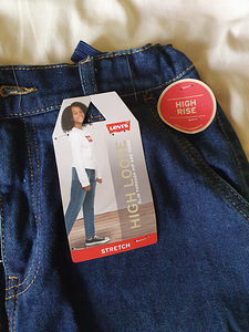 Новые джинсы для девочек Levi's s152. (4 фото из 4)