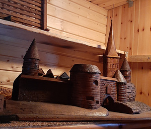 Käsitsi valmistatud puidust. (1 foto / 1)