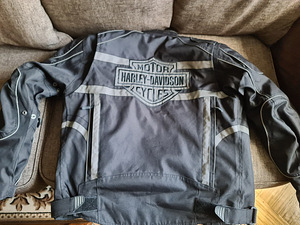 Мотоциклетная куртка Harley-Davidson, размер S (3 фото из 5)