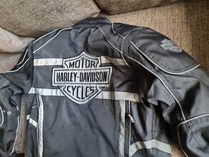 Мотоциклетная куртка Harley-Davidson, размер S (4 фото из 5)