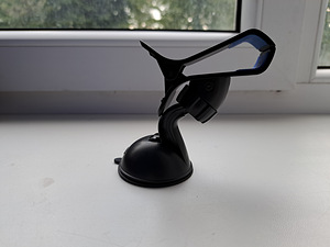 Universaalne autohoidik (1 foto / 2)