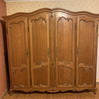 Продам спальный гарнитур из массива дерева