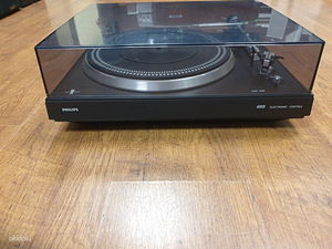 Philips AF 685 Belt Drive Turntable (1979) (1 foto / 3)