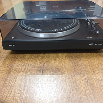 Philips AF 685 Проигрыватель с ременным приводом (1979)